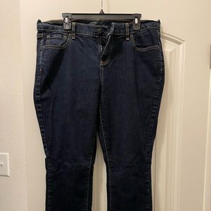 Old navy bootcut women jeans in excellent condition.
